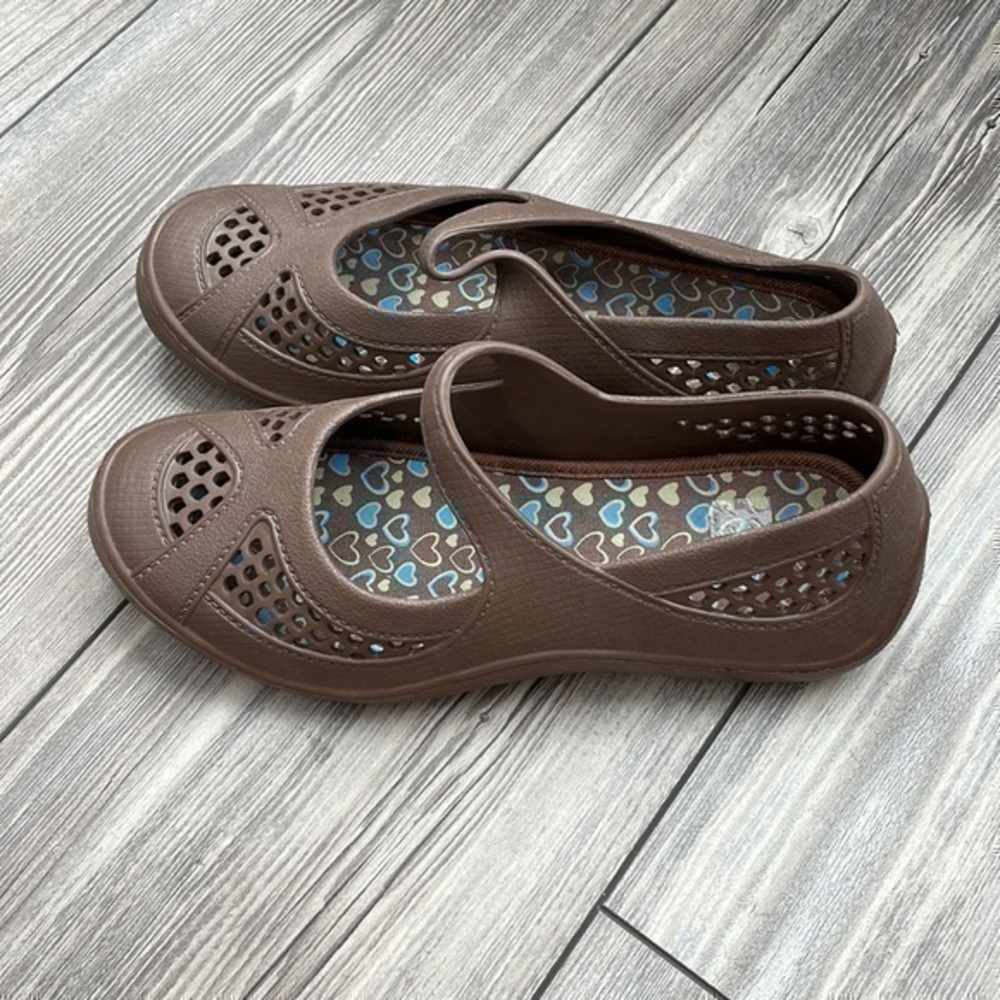 Water Resistant Mary Jane Shoes | brown rubber | size 9